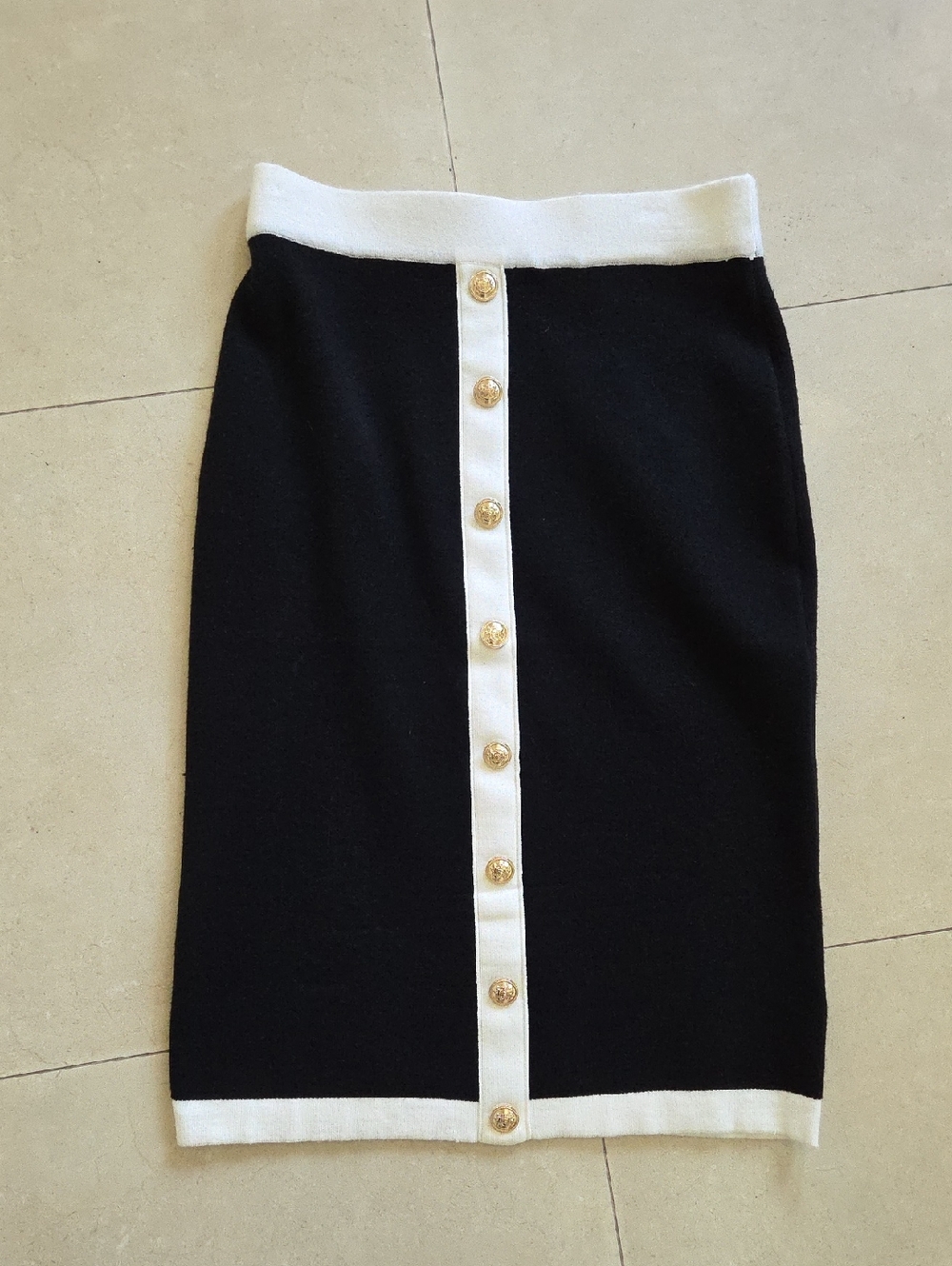 NWT Tahari B&W Gold Button Front Skirt